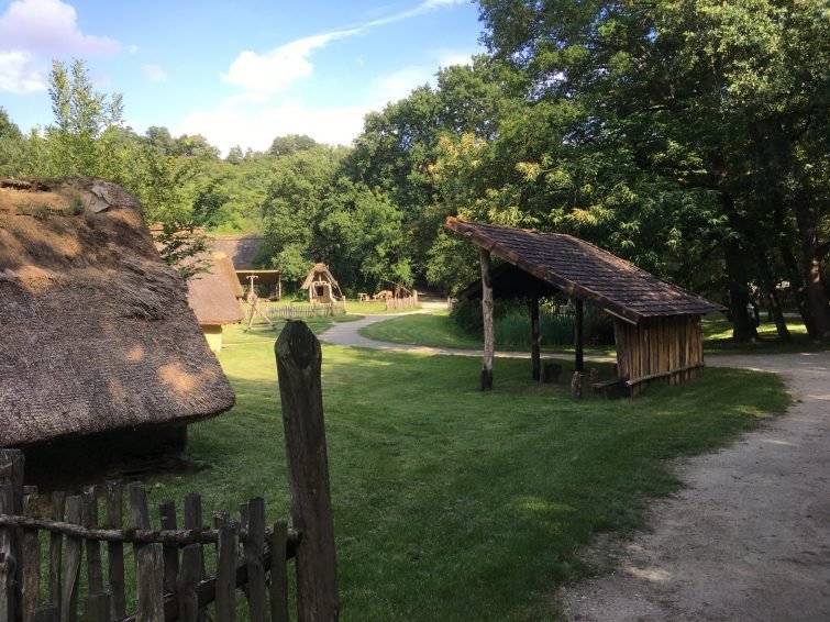 Le village gaulois l’archéosite